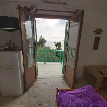 מלון דירות Azalea מגלי אמוס