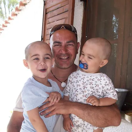 מלון דירות Azalea מגלי אמוס