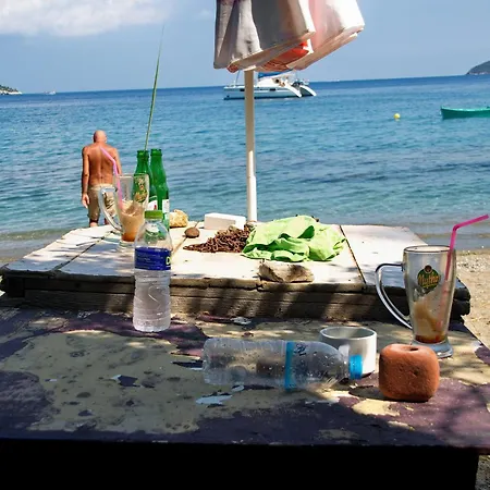 מלון דירות Azalea מגלי אמוס