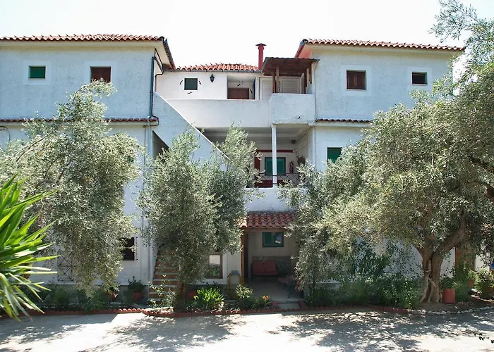 Azalea Aparthotel 3*