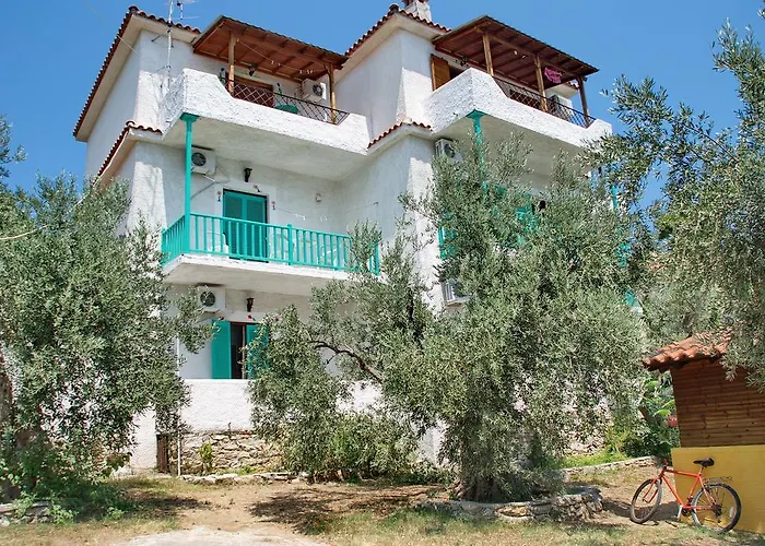 Azalea Aparthotel 3*